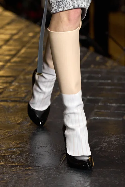 Look 16